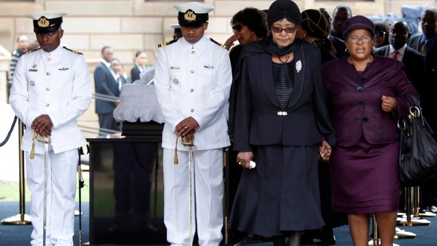 Winnie Mandela, ex-esposa de Mandela, no funeral do ex-presidente da África do Sul