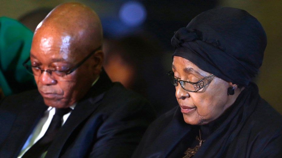 O presidente sul-africano, Jacob Zuma, e a ex-mulher de Nelson Mandela, Winnie Mandela