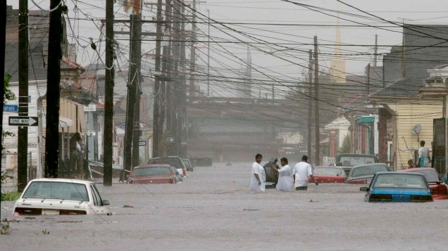 Ruas de Nova Orleans após o Furacão Katrina, em 29 de agosto de 2005