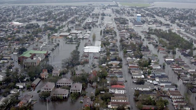 Vista aérea sobre Nova Orleans após o Furacão Katrina, em 29 de agosto de 2005