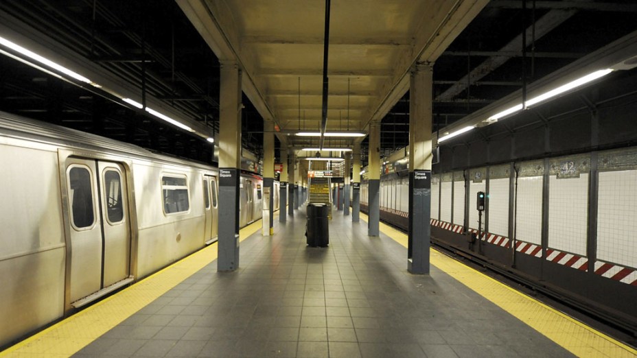 Em Nova York, todo o sistema de transporte público parou devido à aproximação do furacão Sandy