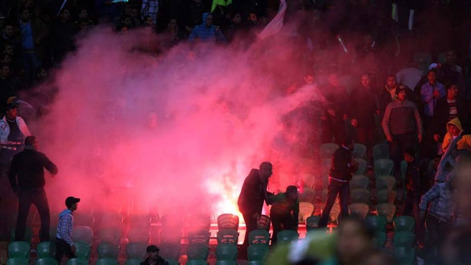 Confronto durante a partida entre Al Masry e Al Ahly válida pelo Campeonato Egípcio