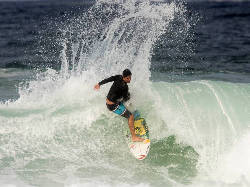 Gabriel Medina treina na manhã desta quarta-feira (13), o surfista já está classificado para a próxima etapa do Rio Pro 2015