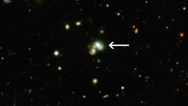 galáxia J2240 feijão verde eso