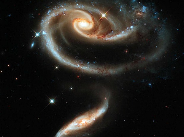 Grupo de galáxias a 200 milhões de anos-luz da Terra tem o formato de uma rosa