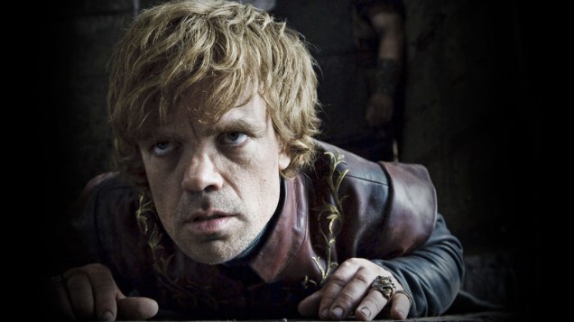 O astuto Tyrion (Peter Dinklage, As Crônicas de Nárnia - Príncipe Caspian) é o caçula dos Lannisters. O anão teve que se intelectualizar por não ter os mesmos dotes físicos do irmão mais velho, Jaime. Por causa disso, sua sagacidade serve para deixá-lo em uma posição favorável do jogo dos tronos O astuto Tyrion (Peter Dinklage, As Crônicas de Nárnia - Príncipe Caspian) é o caçula dos Lannisters. O anão teve que se intelectualizar por não ter os mesmos dotes físicos do irmão mais velho, Jaime. Por causa disso, sua sagacidade serve para deixá-lo em uma posição favorável do jogo dos tronos