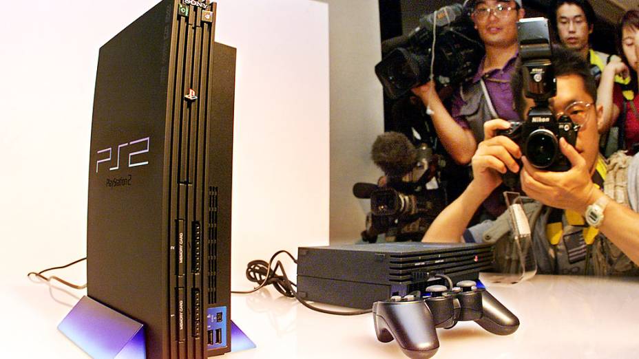 Apresentação do console Playstation 2 em Tóquio para a imprensa, em 13/09/1999