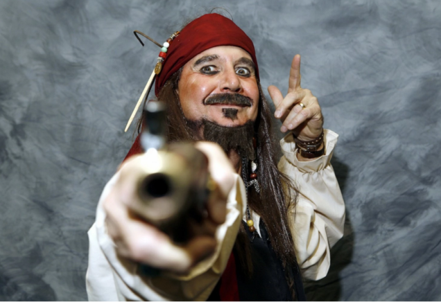 Em 2006, Gary Kelly, presidente da companhia aérea Southwest Airlines, vestiu-se de Jack Sparrow, personagem da série de filmes Piratas do Caribe