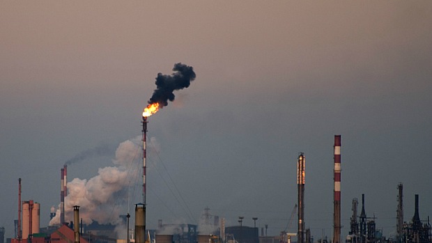Queima de combustíveis fósseis será a grande responsável pelo aumento de temperatura global nos próximos 25 anos