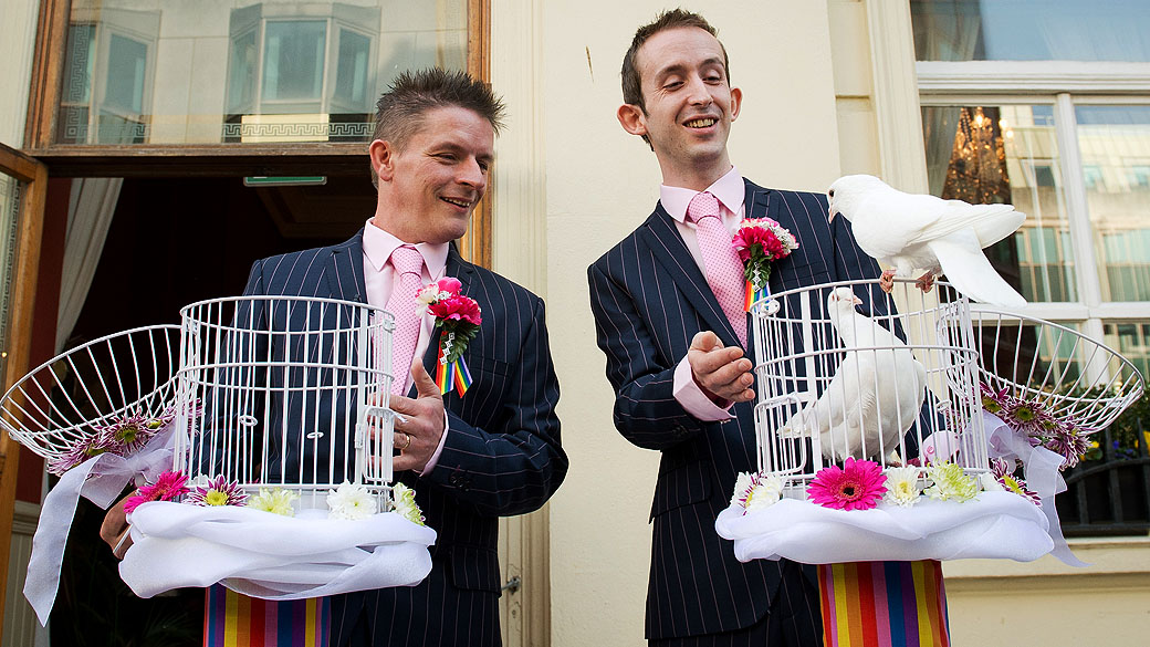 Reino Unido legaliza casamento entre homossexuais