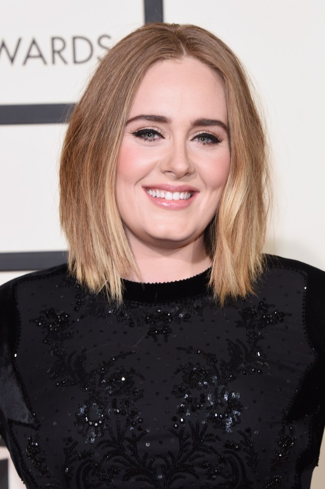 A cantora britânica Adele no tapete vermelho do Grammy 2016