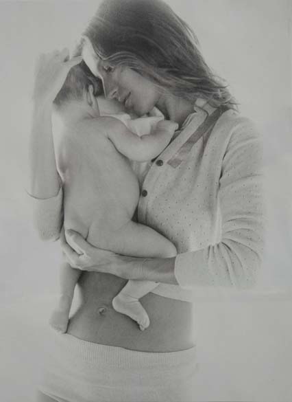 Gisele posou para a revista Vogue americana com seu filho Benjamin, fruto de seu casamento com Tom Brady. A criança nasceu nos Estados Unidos, em dezembro de 2009