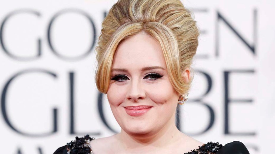 Adele exibe bandeira do Brasil em show e diz: “A sua hora vai chegar”