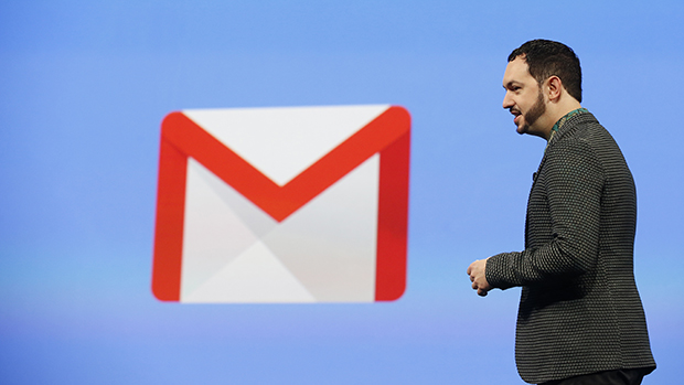 Matias Duarte, vice-presidente de design do Google, apresenta novo design do app do Gmail durante conferência para desenvolvedores