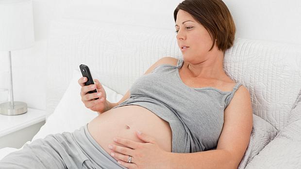 Celular na gravidez: risco ao bebê
