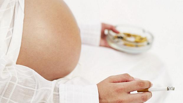 Estudo encontra relação entre tabagismo na gravidez e risco de o bebê desenvolver autismo