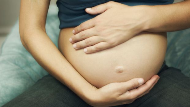 De acordo com o estudo, o excesso dos nutrientes folato (um tipo de vitamina B) ou de sua versão sintética, o ácido fólico, e da vitamina B12 durante a gravidez, aumentam o risco de uma criança desenvolver autismo em 17,6 vezes