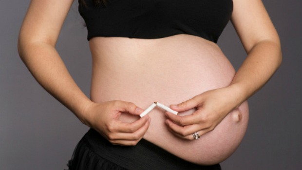 Fumar qualquer número de cigarros durante a gravidez pode afetar cérebro dos bebês