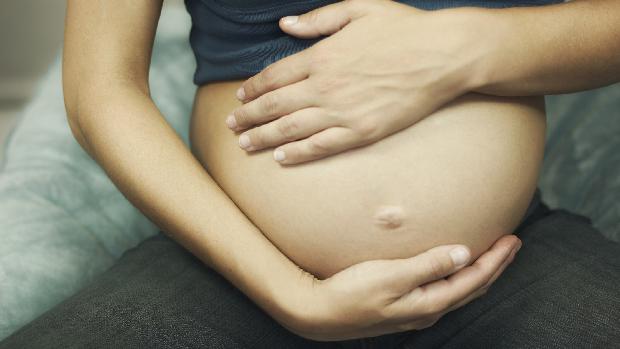 Os filhos de mulheres contaminadas com zika entre a 5ª e a 38ª semanas de gravidez apresentaram más-formações neurológicas, como microcefalia, calcificações cerebrais, restrição de crescimento intrauterino, ausência de hemisférios cerebrais