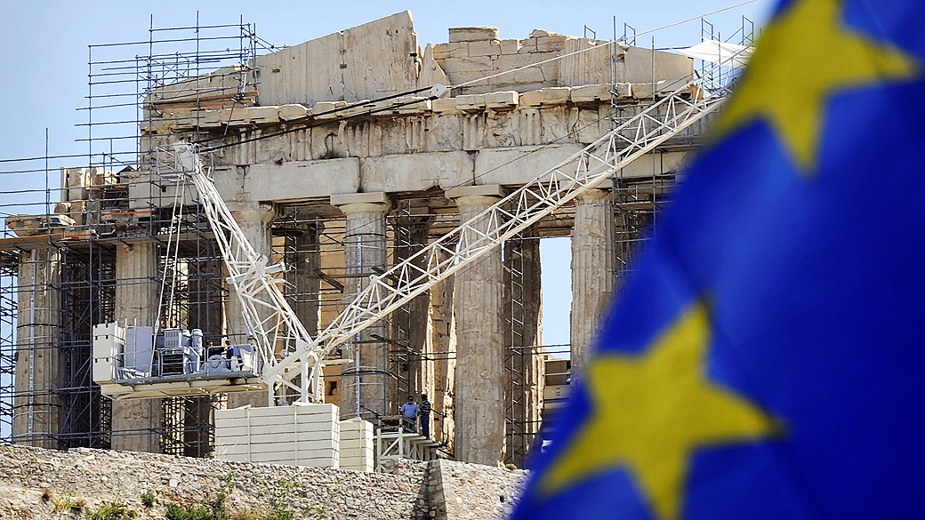 "Nenhum país consegue pagar suas dívidas apenas com o dinheiro de seu orçamento", disse Nikos Filis, porta-voz governista no Parlamento grego