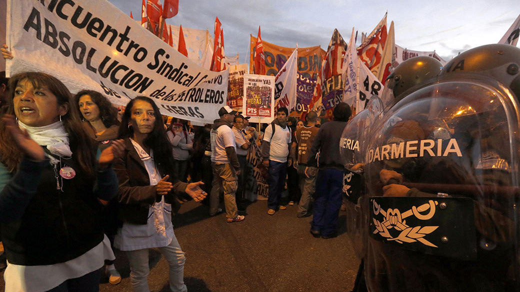 Argentinos durante greve geral em Buenos Aires