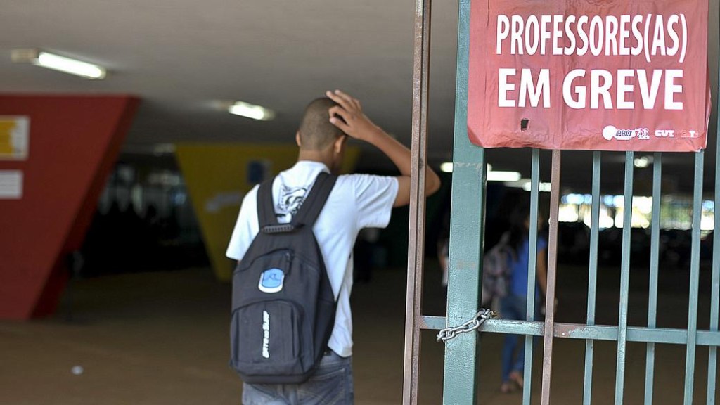 No Distrito Federal, professores estão de braços desde a segunda-feira (12/03/2012)