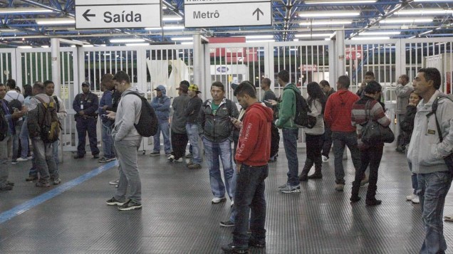 Estação Tatuapé amanheceu com acessos ao metrô e trens fechados nesta quarta