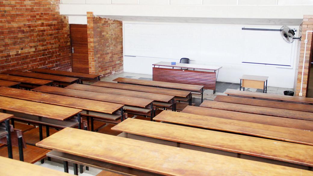 Greve: Federal de Pernambuco permanece sem aula por tempo indeterminado