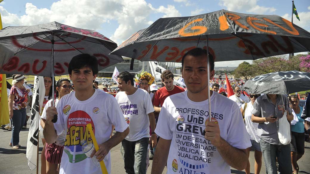 Manifestação em Brasília, no dia 11 de junho, reuniu professores, alunos e servidores federais