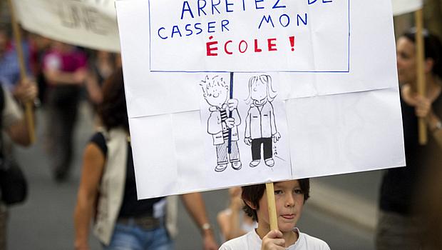 Em Paris, estudantes se juntam a professores de escolas públicas e privadas durante greve contra demissão de 14.000 profissionais (27/09/2011)