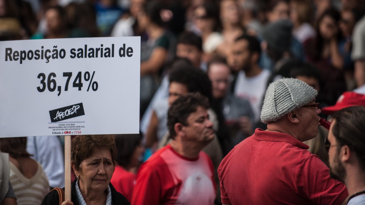 Sindicato dos professores de São Paulo pede aumento imediato de 13,5% e mais 36,74% de reposição salarial