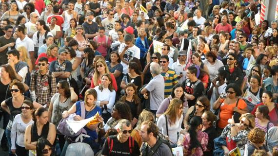 Cerca de 5.000 professores participaram de assembleia na sgeunda-feira em frente à prefeitura de São Paulo