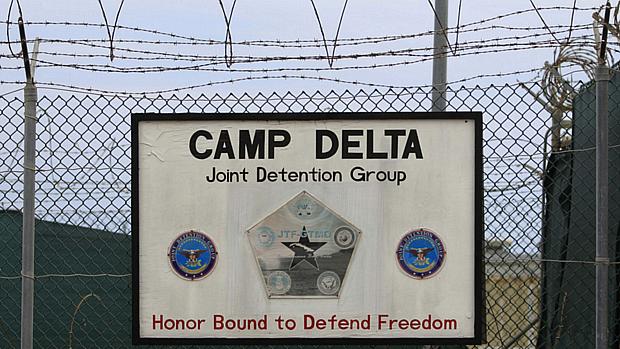 Exterior de parte de centro de detenção de Guantánamo, em Cuba