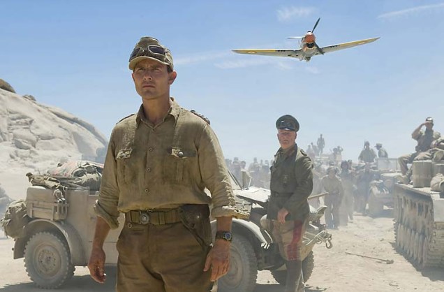 Tom Cruise é um coronel que articula um plano para matar Adolph Hitler em <em>Operação Valquíria</em> (2008).
