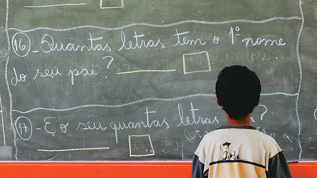 A missão da boa escola é ensinar as disciplinas fundamentais aos alunos, e não tentar corrigir as desigualdades do Brasil