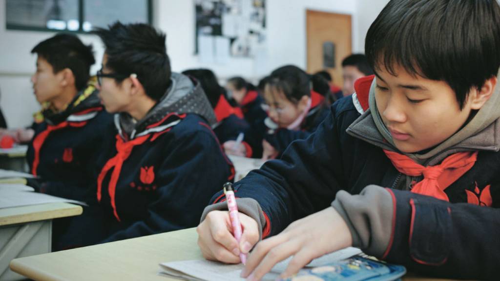 Contraste entre escola brasileira e uma chinesa é gritante