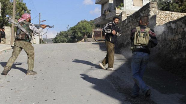 Rebeldes disparam contra suspeito de pertencer às forças de Assad