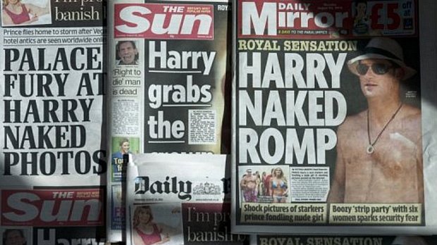 Jornais britânicos exibem a notícia das fotos de Harry