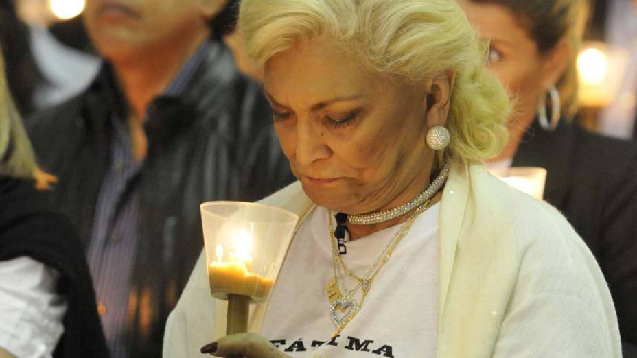 Hebe Camargo visitando a Basílica de Nossa Senhora do Rosário de Fátima em Portugal, em gratidão pela cura de um câncer raro no abdômen