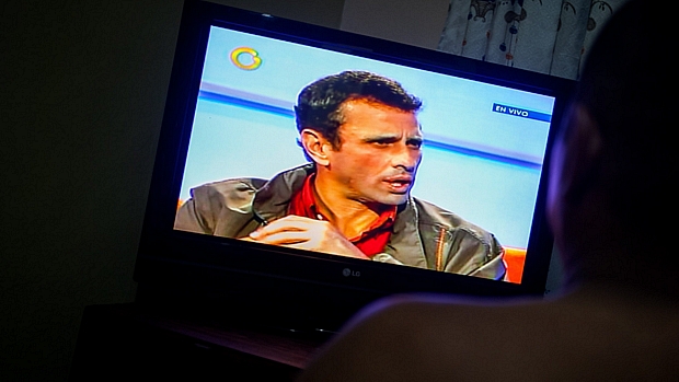 Henrique Capriles, durante a entrevista na qual anunciou que vai à Justiça contra a eleição de Maduro