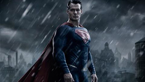 O ator Henry Cavill caracterizado como Superman em Batman vs. Superman - A Origem da Justiça
