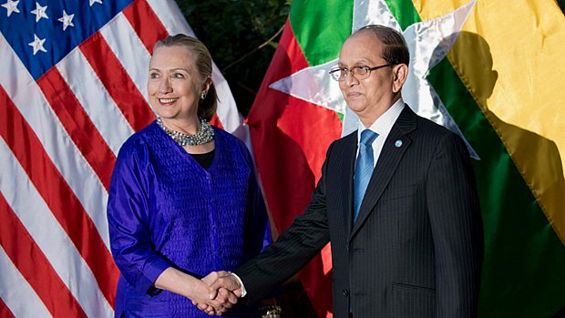 Hillary Clinton se reuniu com o presidente birmanês Thein Sein