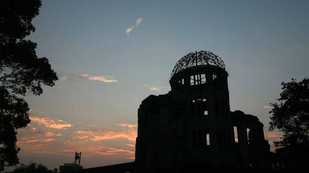 A cúpula remanescente da explosão em Hiroshima tornou-se um marco da cidade: chama-se Cúpula Genbaku, ou Cúpula da Bomba Atômica. Para homenagear as vítimas,  foi construído ao seu redor o Parque Memorial da Paz, idealizado pelo arquiteto japonês Kenzo Tange. O projeto tornou-se patrimônio mundial da UNESCO em 1996