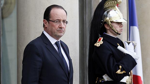 Três semanas após início de intervenção, Hollande chega ao Mali