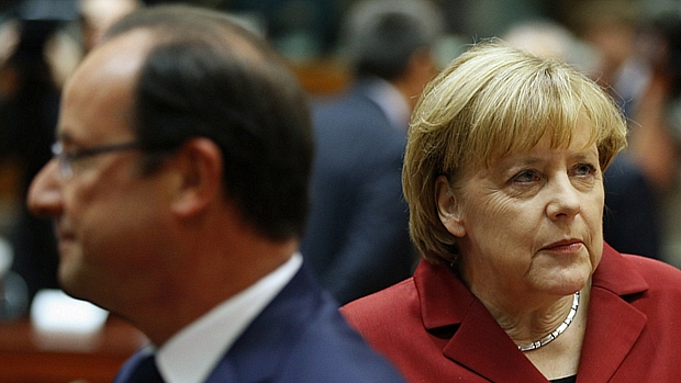 François Hollande e Angela Merkel participaram nesta quinta da reunião de cúpula dos líderes da União Europeia em Bruxelas