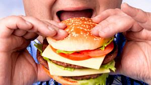 Comer rápido demais aumenta chances obesidade e também de diabetes tipo 2