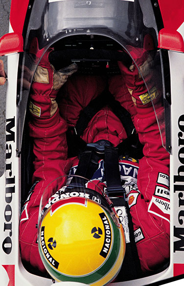 Ayrton Senna no cockpit de sua McLaren durante GP da Hungria em 1989