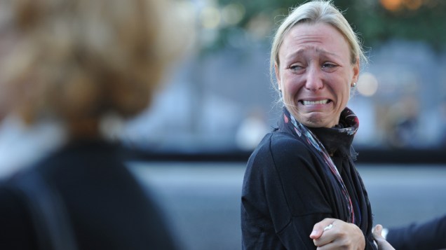 Alicia Watkins, chora ao se lembrar de um amigo, durante as homenagens realizadas no décimo primeiro aniversário dos ataques ao World Trade Center, em Nova York