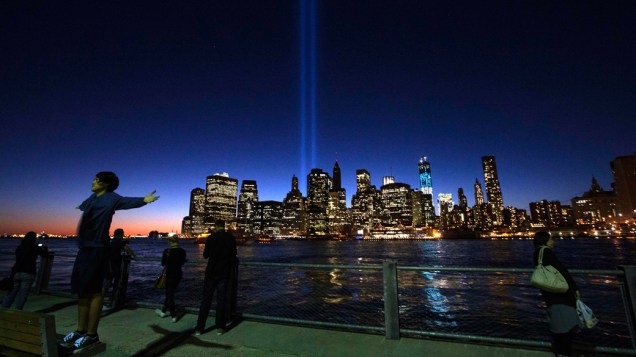 O Tributo, instalação de luzes nos arredores do World Trade Center, em Nova York