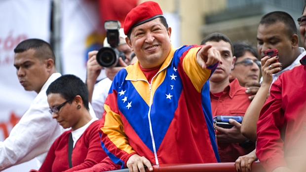 Hugo Chávez lança candidatura a mais uma reeleição na Venezuela
